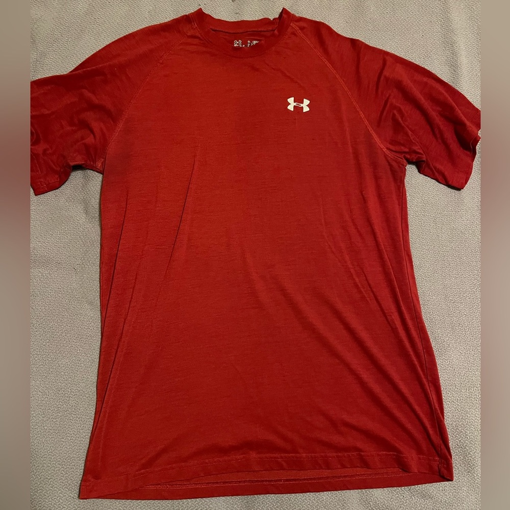 Under Armour loose heat gear t shirt
